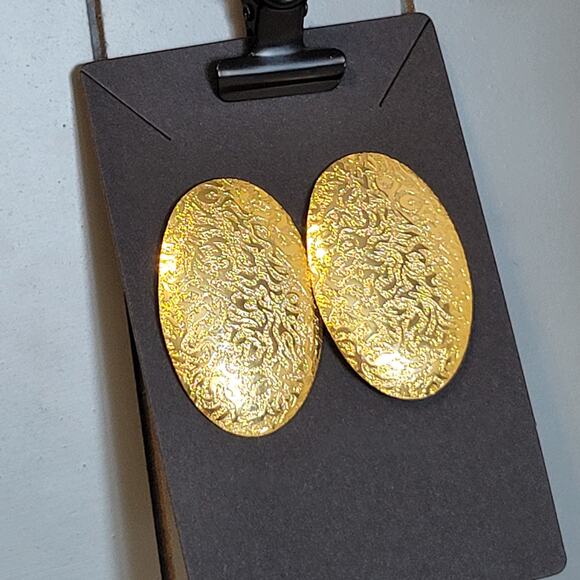 Gold Oval Pierced Earrings Embossed Metal 1.56"x0.94" Unbranded Vintage Retro - Picture 5 of 6